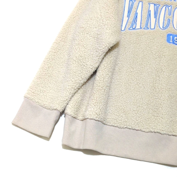 Arizona Jeans Co. | Teddy Crew Neck | Sweatshirt | Casual | Cozy | Embroidered | - Picture 3 of 8